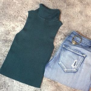 Kendall & Kylie Ribbed Cropped Green Turtleneck